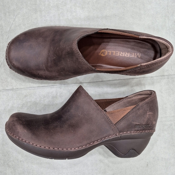 Merrell Shoes - Merrell Emma clogs women's 7 brunette brown leather slip on elastic side panels